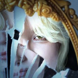 Telegram profile photo for W H I T E R U I N