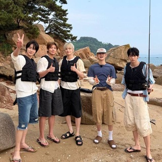 Telegram profile photo for together × tomorrow | Хюнин и его миньоны