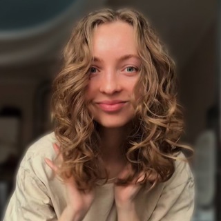 Telegram profile photo for Алинка читает 🕯️