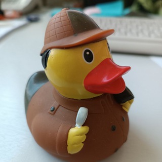 Telegram profile photo for DesktopQA (inside and out)