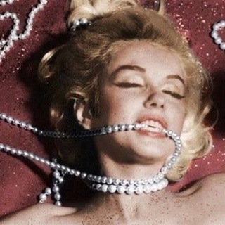 Telegram profile photo for world's 1st bra designer