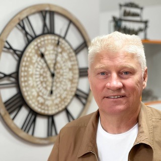 Telegram profile photo for Владимир Ломаев - О важнОм простым языком