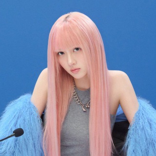 Telegram profile photo for ༺FEMME À LA TÉLÉ༻