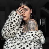 Telegram profile photo for paperwine / ханна любит вещи