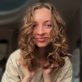 Telegram profile photo for Алинка читает 🕯️
