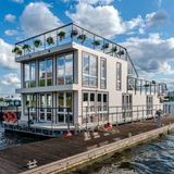 Telegram profile photo for HOUSEBOAT moscow
