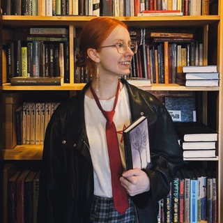 Telegram profile photo for с книгой и в берете💌
