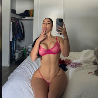 Telegram profile photo for Emily top 🍑