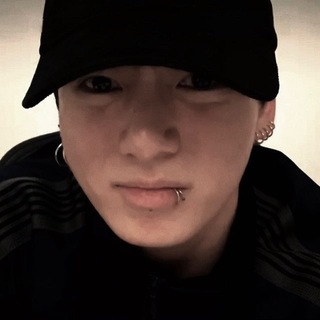 Telegram profile photo for black cat⁷ 跳