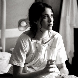 Telegram profile photo for 𑣲 margaret qualley / маргарет куолли