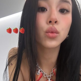 Telegram profile photo for strawberry soda 🏰