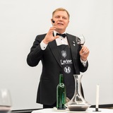 Telegram profile photo for Денис Юрченко. Пью вино и говорю о нем