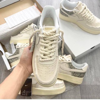 Telegram profile photo for SNEAKER LAB