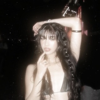 Telegram profile photo for 𝖢𝗋𝗂𝗆𝗌𝗈𝗇 𝖰𝗎𝖾𝖾𝗇 𐙚