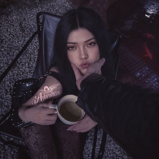 Telegram profile photo for 𝓐phrodite 𝓛loyd — †