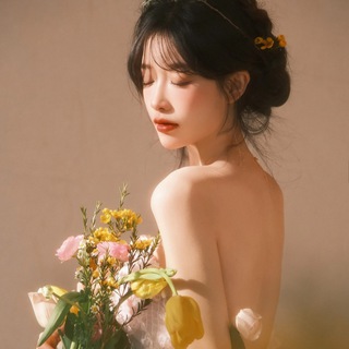 Telegram profile photo for 少女一顾倾人城