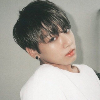 Telegram profile photo for black cat⁷ 跳
