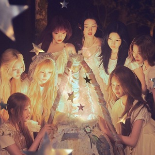 Telegram profile photo for hearts2hearts • iconic heart