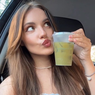 Telegram profile photo for alexa’s outfits