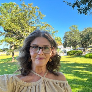 Telegram profile photo for TheHelenLee