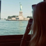 Telegram profile photo for tote-bound inkbloom! 👜 .. literacy nyc-romance draft, quiet rhythm.