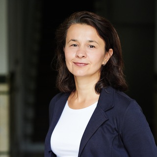 Telegram profile photo for Achse Berlin-Budapest-Moskau mit Dr. Éva Péli