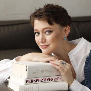 Telegram profile photo for Books in my hands | Книги в моих руках