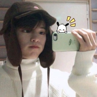 Telegram profile photo for лепестки вишни на ветру.
