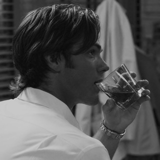 Telegram profile photo for 𝐸𝑑𝑤𝑎𝑟𝑑'𝑠 𝑏𝑎𝑟 🍸