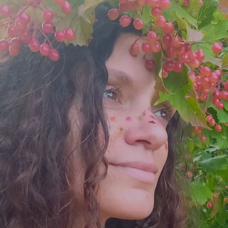 Telegram profile photo for Катя Генова 🪶 художник, иллюстратор