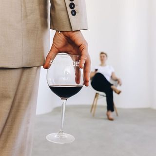 Telegram group profile photo for 🍷Любители Дизайна и красного вина 💬 ЧАТ