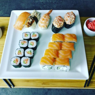 Telegram profile photo for SchoolSushi