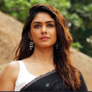 Telegram profile photo for Mrunal Thakur 👙