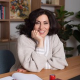 Telegram profile photo for Dr. Джулия Мискарян | Врач-косметолог, дерматолог (акне, розацеа, купероз, пигментация, пилинг, биоревитализация, аппаратное