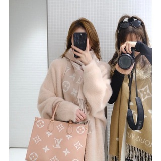 Telegram profile photo for Lily's 高品质男女服装箱包(三佛塔)