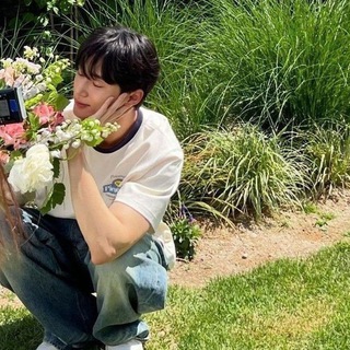 Telegram profile photo for 𝘾𝙝𝙞𝙡𝙡𝙞𝙣𝙜 𝙣 𝙨𝙩𝙪𝙛𝙛ﻬ