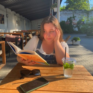 Telegram profile photo for книжкова дегустаторка🍷📚