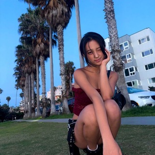 Telegram profile photo for a kiss left of vv$