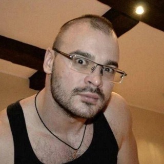 Telegram profile photo for Умный парень в очках скачать обои