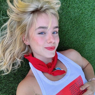 Telegram profile photo for 'sun-kissed aura' she radiates light in every corner of the earth! definition of: a flower in the golden hour.