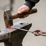 Telegram profile photo for Между молотом и наковальней