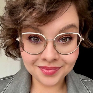 Telegram profile photo for ⚡️Яна Тор | заметки маркетолога | продажи через контент ⚡️