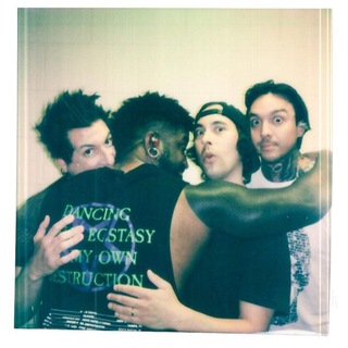 Telegram profile photo for Pierce the veil daily!🎤