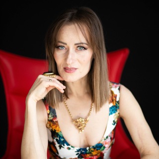 Telegram profile photo for Полина Уханова. Мода для умных