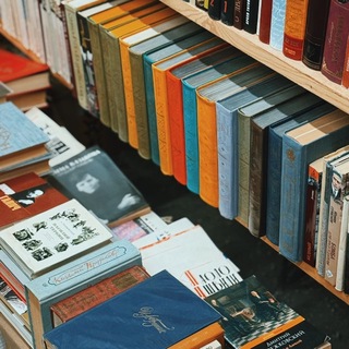Telegram profile photo for Languages & selling books