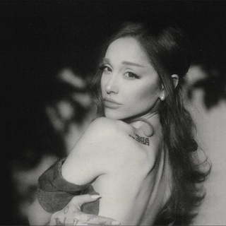 Telegram profile photo for “miss grande” | آریانا گرانده