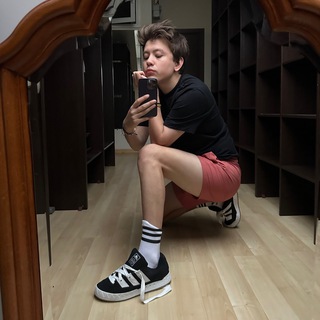 Telegram profile photo for Дэннис и кроссовки