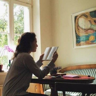 Telegram profile photo for Dasha reads books