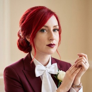 Telegram profile photo for ИИ-помощники для бизнеса · Вайбкодинг · Марина Астафьева